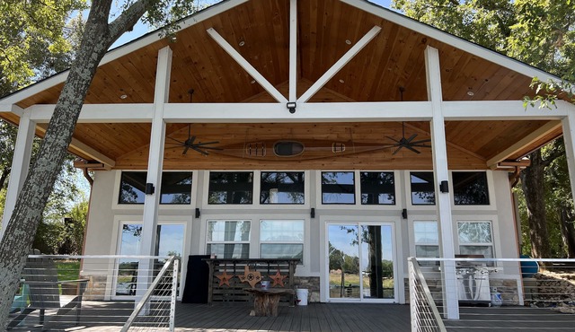 Your own lake house less than a mile from Canton Trade Days