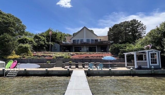 Your Own Personal Tiki-Hut Paradise On John's Pond RPAM033