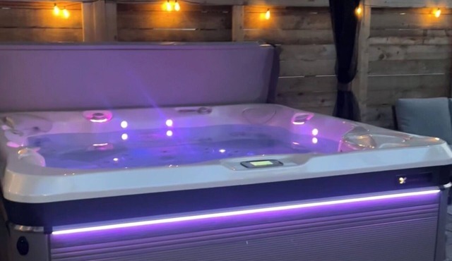 Your Own Private Spa Near Chicago Barrel Sauna + Saltwater Hot Tub Sleeps 10