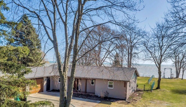 YOUR OWN PRIVATE BEACH GETAWAY! Fantastic 3 Bed 2 Full Bath LAKE FRONT Home!