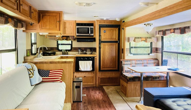 Your own private camper located near the Bogue Chitto River!