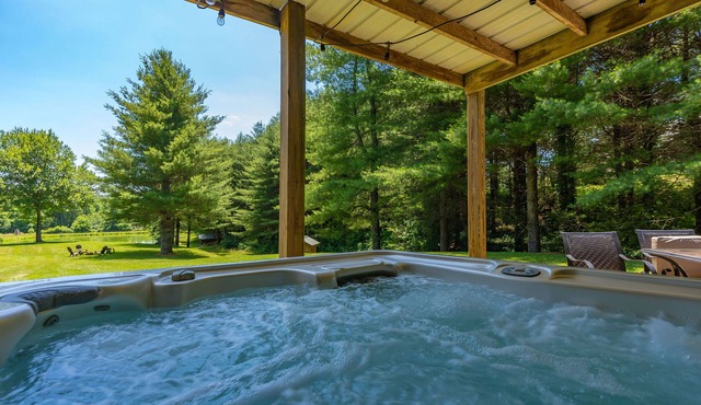 Your Own Private Mountain Lodge | Castaway Cabin | Hot Tub & Huge Game Room