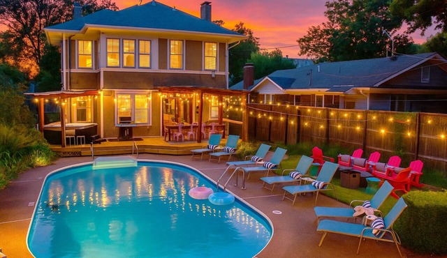 Your own private RESORT! POOL, Hot Tub, Arcades, Fire Pit, Games & so much more!