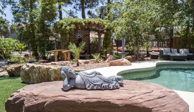Your Own Resort Close to the Strip
