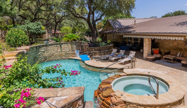 Your Own Resort! Heated Saltwater Pool+HotTub, Upscale Design, 1-Story, KingBeds