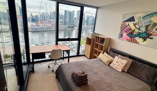 Your Own Room & Bathroom on the River - City Views