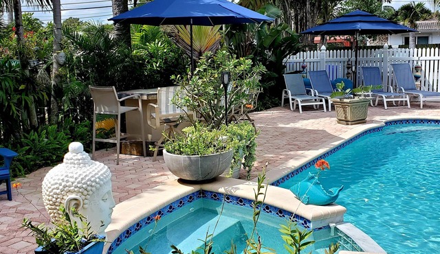 Your own slice of Paradise is waiting for you! Great location walkable!