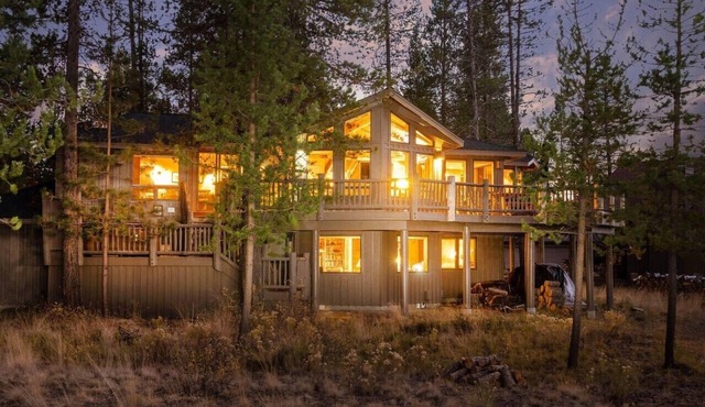 Your Own Sunriver Lodge on the Edge of the Forest - A/C -10 SHARC Passes!
