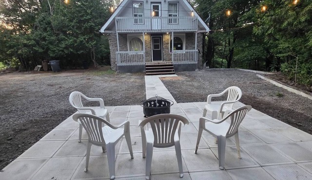 Your Party House! Soundproof music room.Near parks & beach. Your perfect getaway