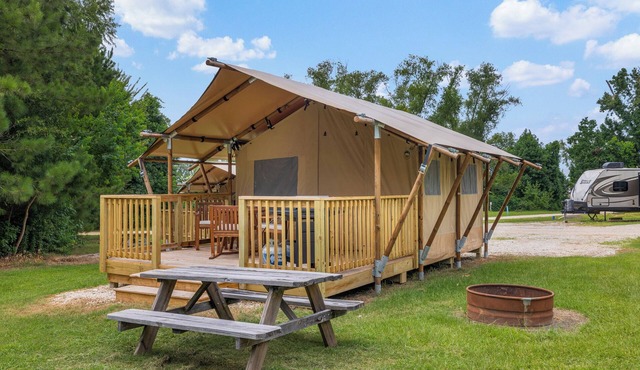 Your Peaceful and Cozy Lakeside Glamping Hideaway