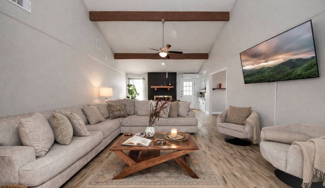 Your Perfect 6BR Getaway w/Basketball Court