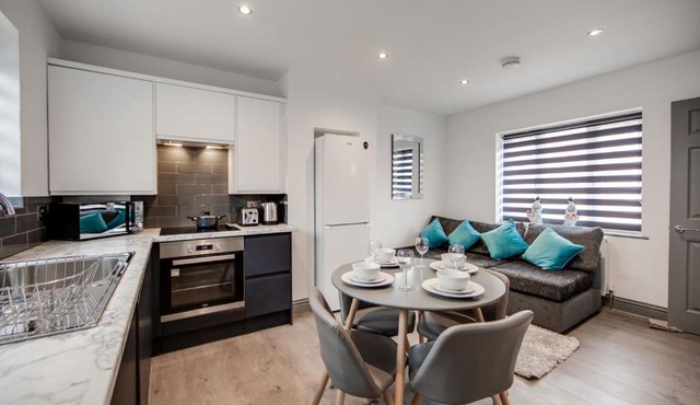 Your Perfect Ashford Retreat Pet-Friendly & Business Ready