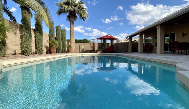 Your perfect AZ getaway with putting green and optional HEATED private pool!