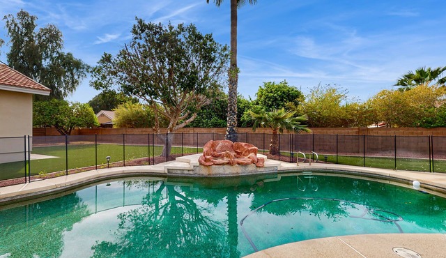 Your Perfect Family Escape in Sunny Peoria – Private Pool and Relaxation Awaits