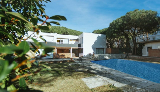 Your perfect getaway with sun, comfort, and charm in Platja d’Aro 🌴☀️