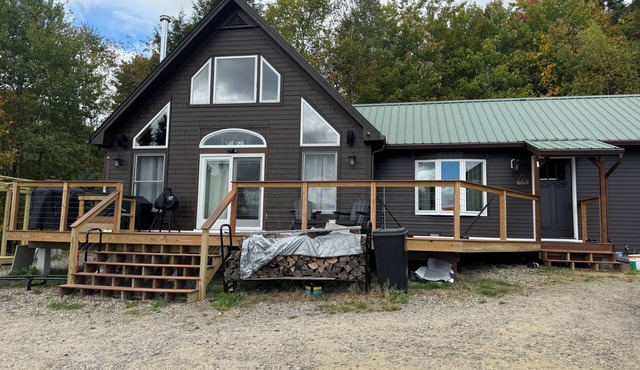 Your Perfect Mountain Escape-Cozy Cabin Retreat.