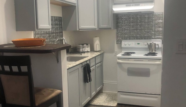 "Your Perfect New Orleans Getaway: Cozy Studio, Prime Location, & Easy Transit!"