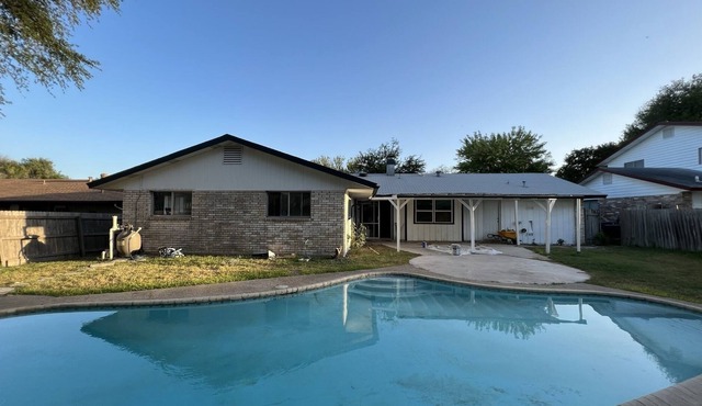 Your Perfect Retreat 4BR w/ POOL!