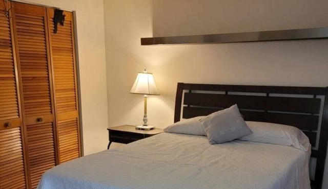 "Your Perfect Retreat: Cozy Room in Fl Near Malls, Beaches, and Freeways!"