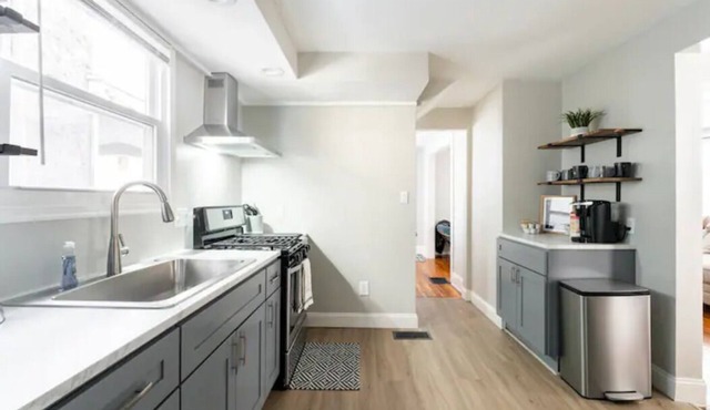 Your Perfect Retreat Awaits: Comfortable Haven in the Heart of Convenience!