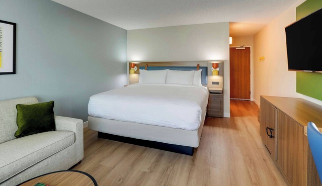 Your Perfect Scottsdale Home Base Near Mayo Clinic Campus! Free Shuttle Service!