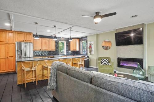 Your Perfect Updated Getaway In A Central Location