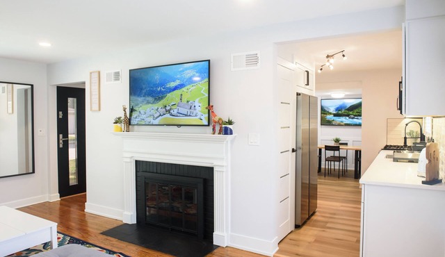 Your perfect stay! Fenced yard, pets, infants, families welcomed!