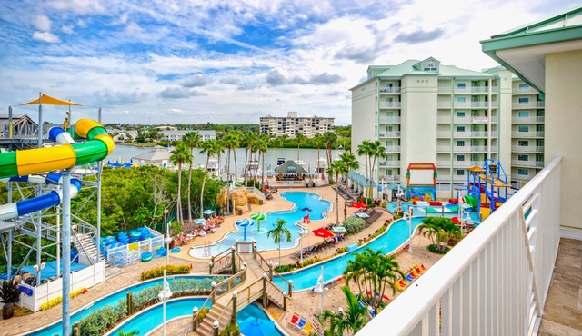 Your Perfect Vacation! Beautiful 2BR, 2BTH Condo & 4 FREE Waterpark passes daily