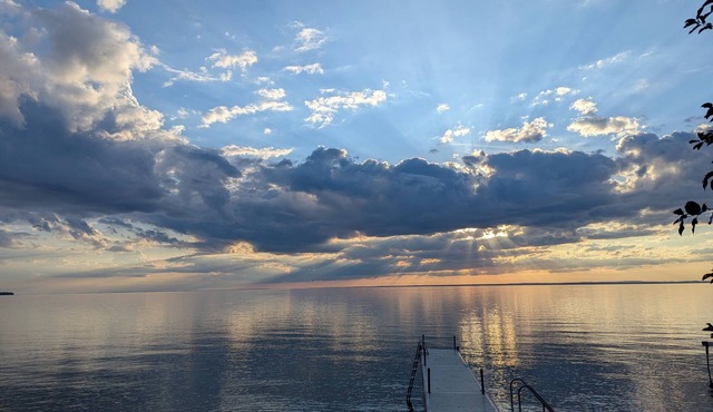 Your perfect waterfront getaway for 4 season. Near Casino Rama and Moonstone Ski