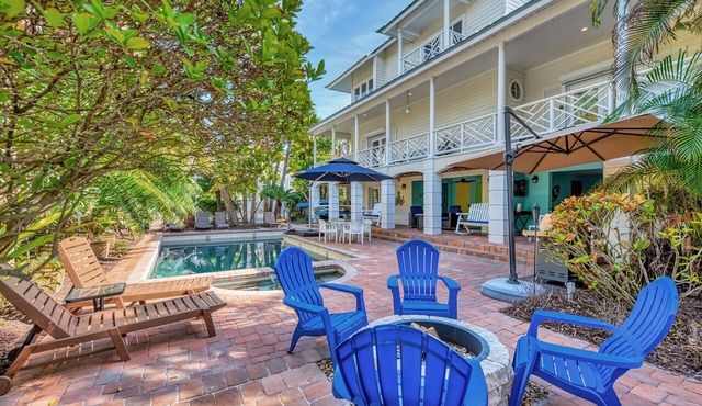 Your Personal Resort-7BR-12 Beds, Pool, Bocce Ball, Boating & so much more!
