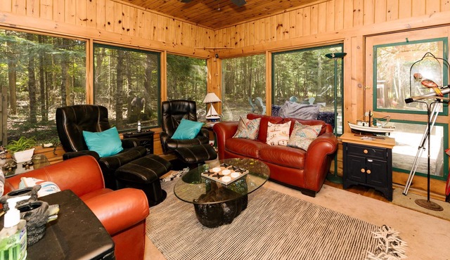 Your Premier Lakeside Getaway
