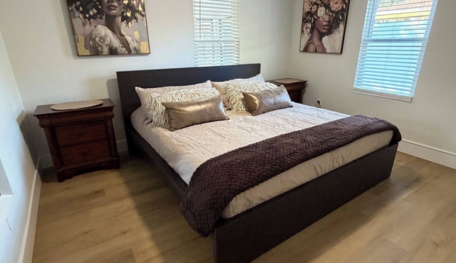 Your prime Sarasota Escape, Comfort, Privacy, Prime location, Relax Tonight.