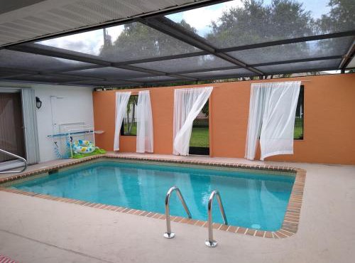 Your private resort with an enclosed pool close to everything