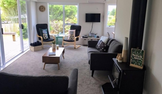 Your private slice of lake life! Pet friendly!