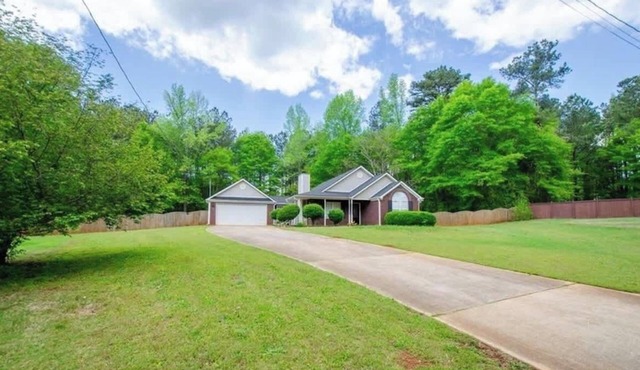 Your Quiet Escape in Locust Grove Sleeps 6