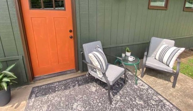 Your Relaxing Getaway Awaits! Free Parking, Pet-Friendly Property