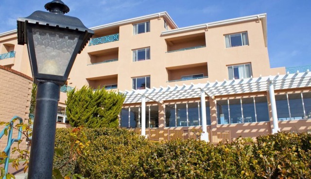 Your Relaxing Getaway Awaits! Free Parking, Onsite Swimming Pool
