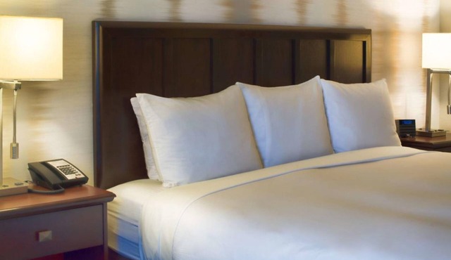 Your Relaxing Getaway Awaits! Pool, Restaurant, Near Fort Worth Stockyards