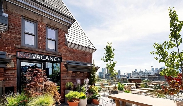 Your Relaxing Getaway Awaits! 3 Comfortable Units, Near Toronto Eaton Centre