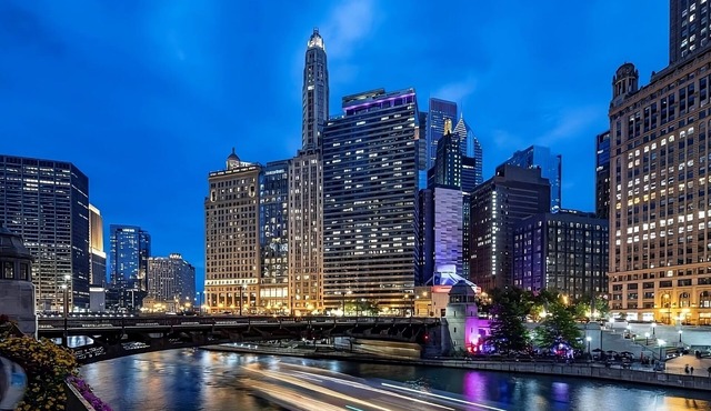 Your Relaxing Getaway Awaits! 4 Posh Units, Pets Allowed, Near Picasso Statue