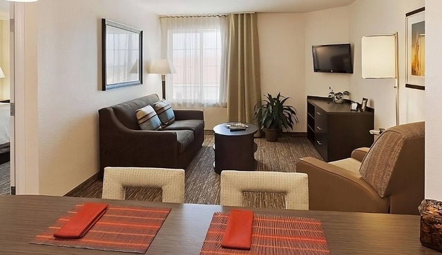Your Relaxing Getaway Awaits! Kitchen, Parking, Pets Allowed, Near Sunset Park!