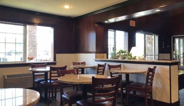 Your Relaxing Getaway Awaits in GuestHouse Kelso Longview! 2 Affordable Units