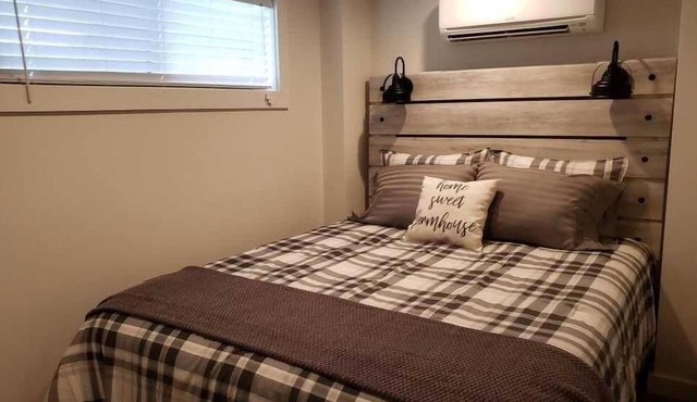Your Relaxing Getaway Awaits! FREE Parking! Close to Storytellers museum
