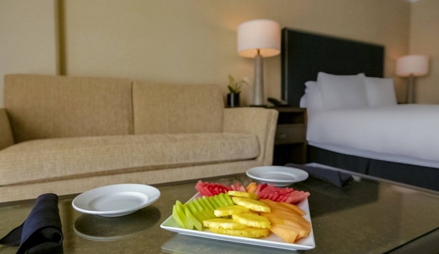 Your Relaxing Getaway Awaits! Free Parking, Onsite Pool, Pets Allowed!