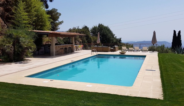 Your sea view villa with private swimming pool and tennis court