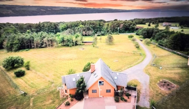 Your Skaneateles All - Seasons Mountain & Water View Chalet Getaway!