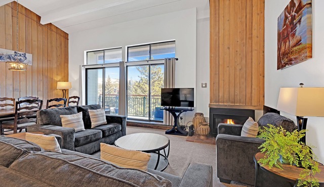 Your SKI IN SKI OUT *home* for the holidays! Mtn views! Walk to Main St. TEP2