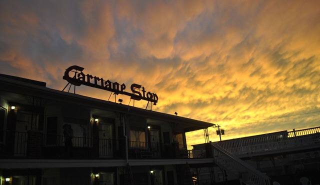 Your Summer Escape Awaits! Walking distance to the pristine WWC beaches!