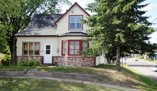 Your UP Retreat w/Garage!