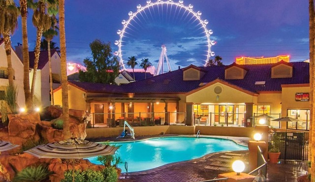 Your Vegas Oasis, Steps from the Strip! Holiday Inn Desert Club-Studio